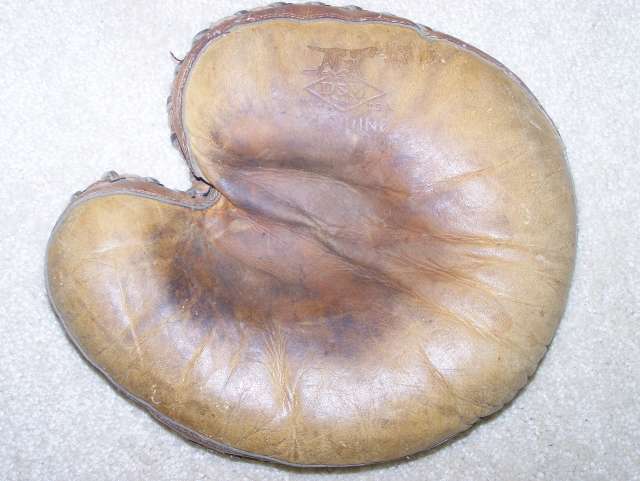 D&M 708 Catchers Mitt Front